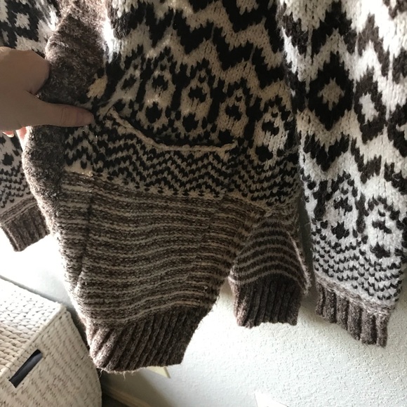 American Eagle Oversize Knit Aztec Cardigan - Picture 5 of 5